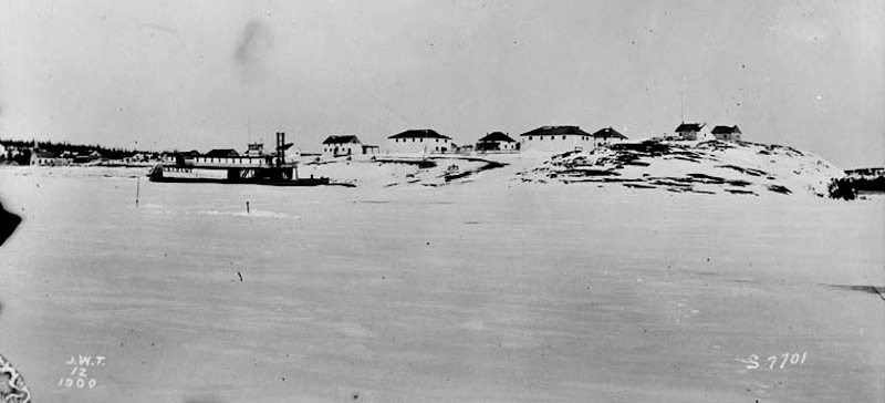 File:Fort Chipewyan Steamer 1900.jpg