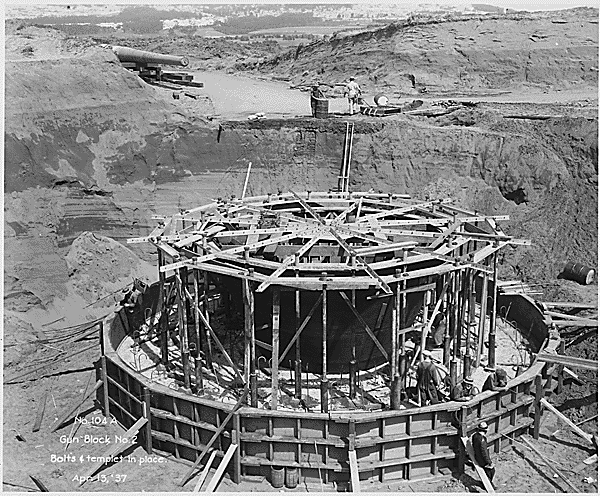 File:Funston Battery Davis Gun 2.gif