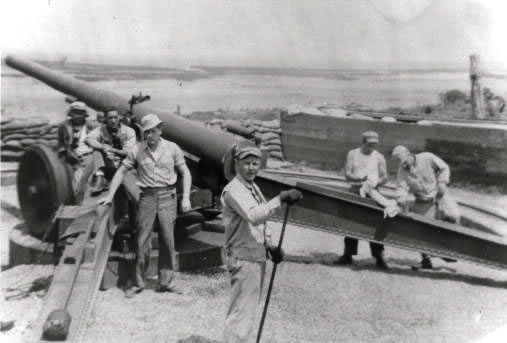 File:Sagamore Hill Gun Crew WP.jpg