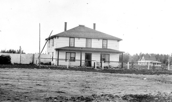 File:Fort Smith HBC Mrg House 1927.jpg