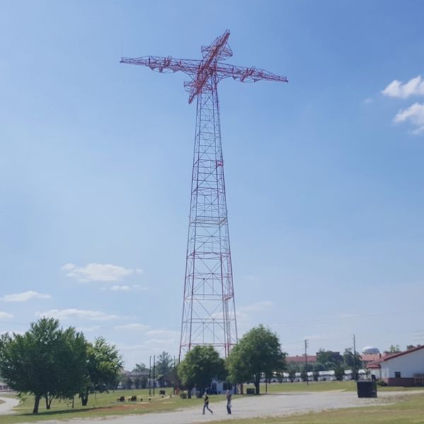 File:Ft Benning Parachute Tower.jpg