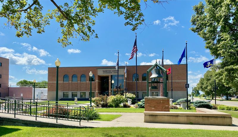 File:Yankton County Gov Ctr.jpeg