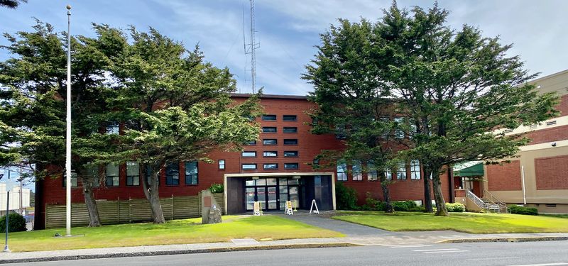 File:Lincoln County Courthouse OR.jpeg