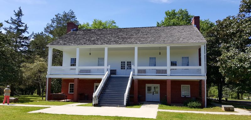 File:Fort Jesup Main Bldg.jpg