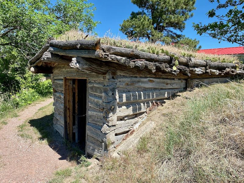 File:Bordeaux Trading Post Storage Bldg.jpeg