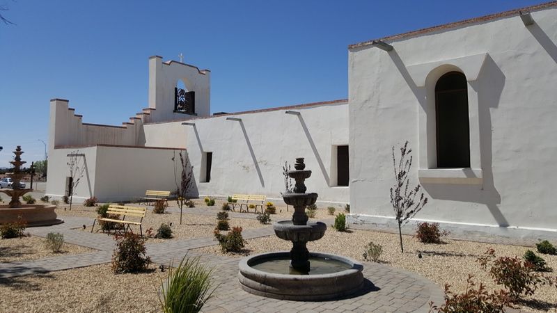 File:Mission Socorro Courtyard.jpg