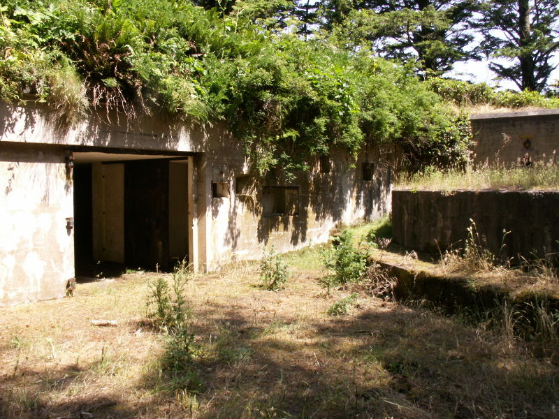 File:Battery O'Flying Gun Emplacement One - Left 1.JPG