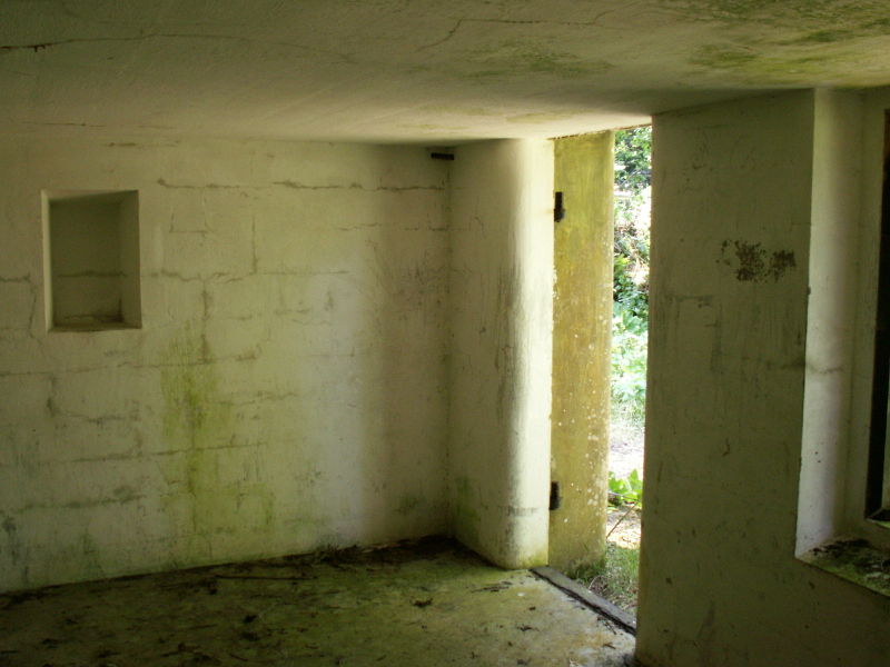 File:Battery O'Flying Store Room - Interior 3.JPG