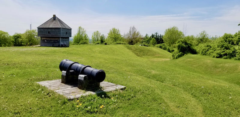 File:Fort Edward Blockhouse Earthworks.jpg