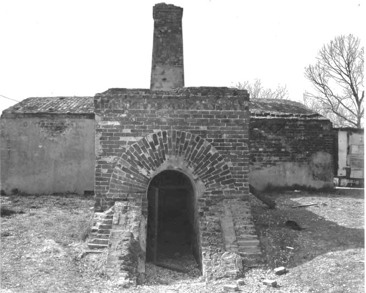 File:Camp Parapet Powder Magazine 1976.jpg