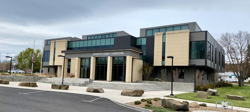 File:Jefferson County Courthouse OR.jpeg