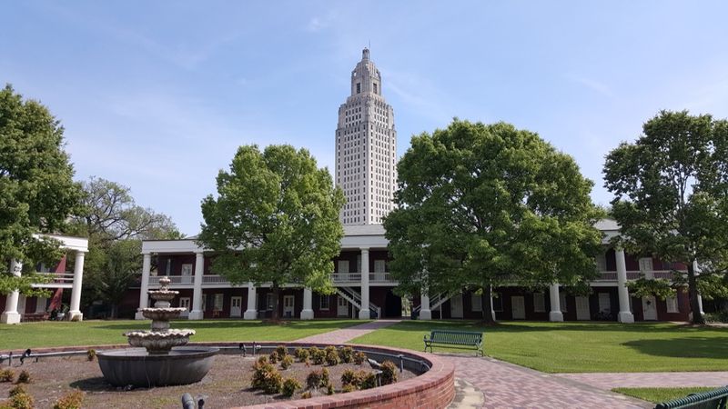 File:Baton Rouge Bks Courtyard.jpg