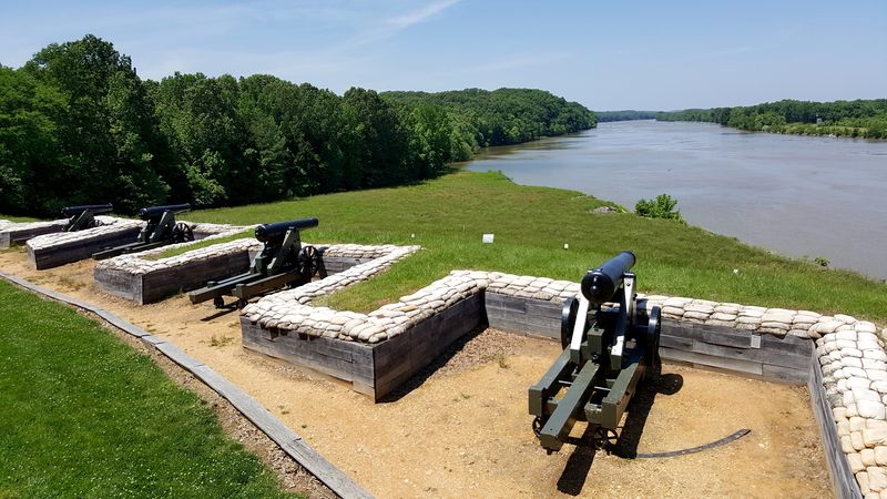 File:Fort Donelson Lower Battery.jpg