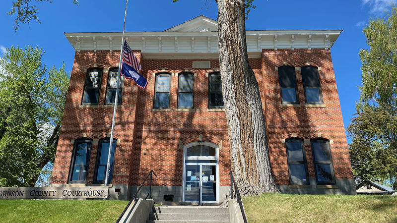 File:Johnson County Courthouse WY.jpeg