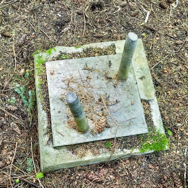 File:Ft Ebey SCR 296A Antenna Footing.jpg