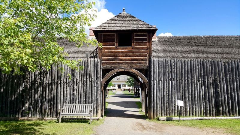 File:Fort William-10 Main Entrance-1.jpg