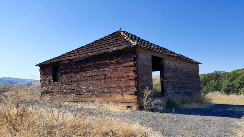 File:Fort Simcoe 1854 Blockhouse.jpg