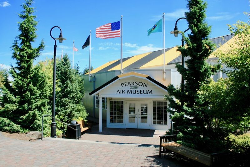 File:Pearson Field Museum.jpg