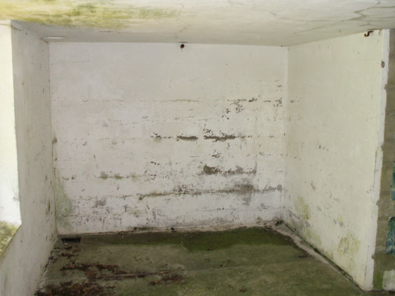 File:Battery O'Flying Store Room - Interior 1.JPG