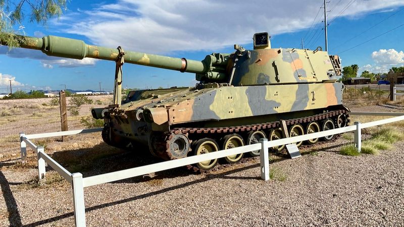 File:Camp Bouse M109 Howitzers.jpeg