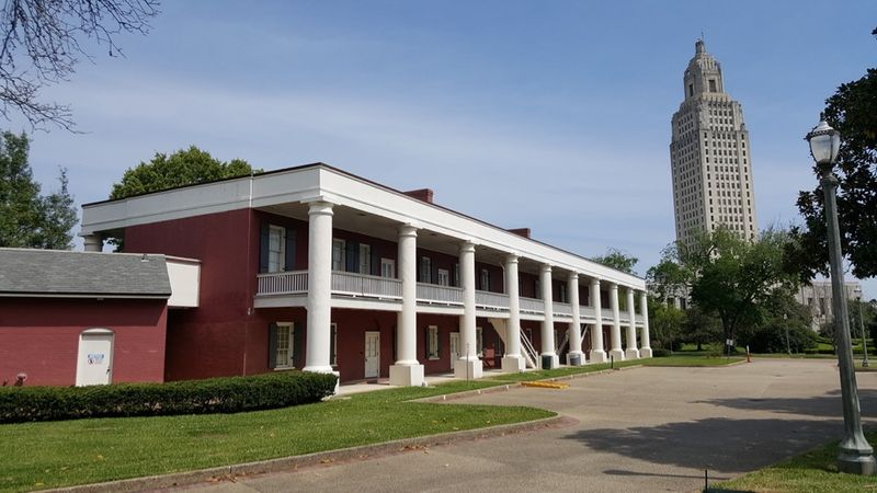 File:Baton Rouge Bks Exterior.jpg