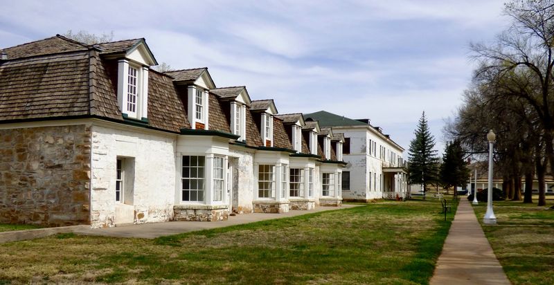 File:Fort Stanton Off Qtrs.jpg